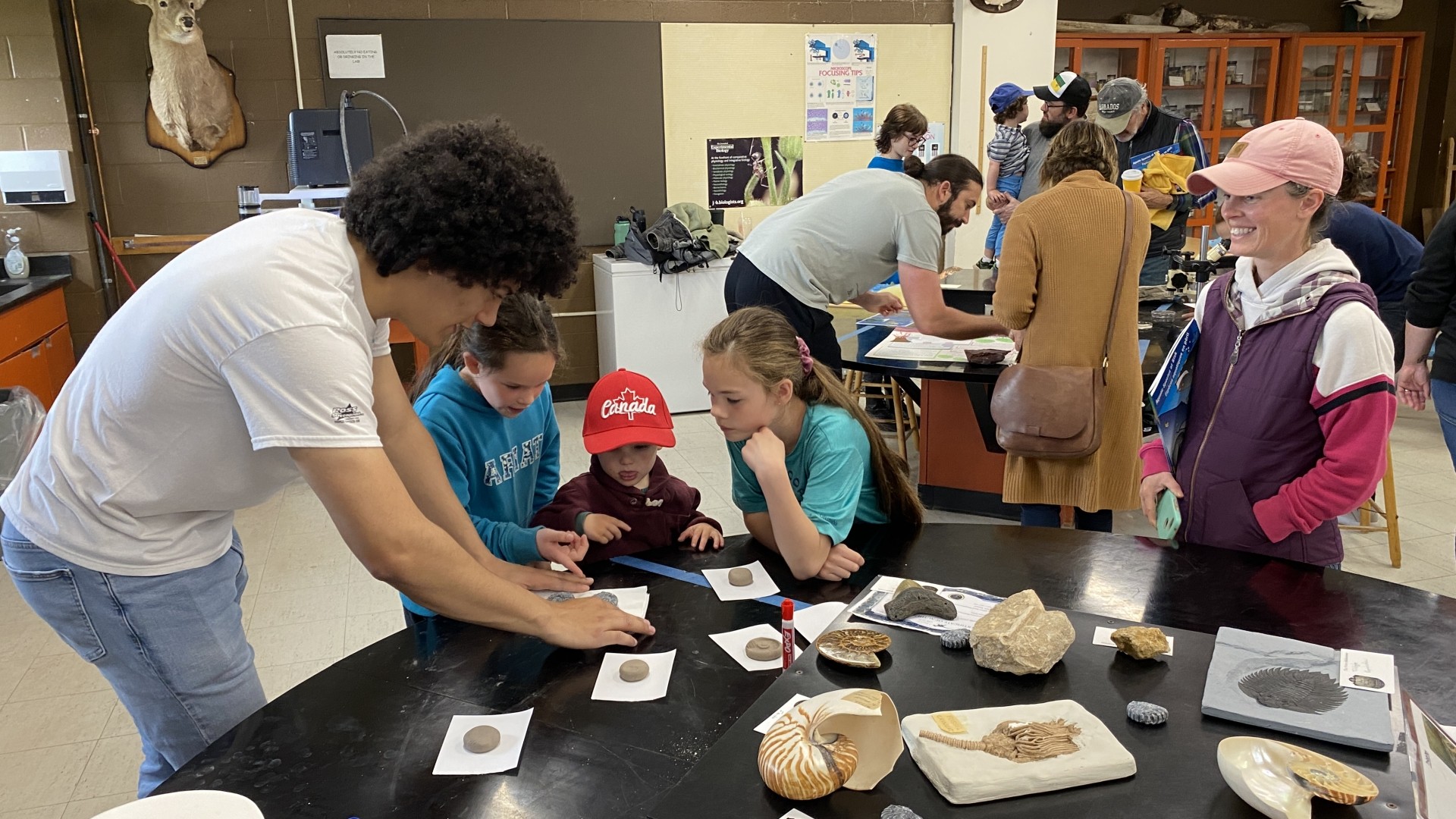 Students and kids interacting at World Oceans Day 2024